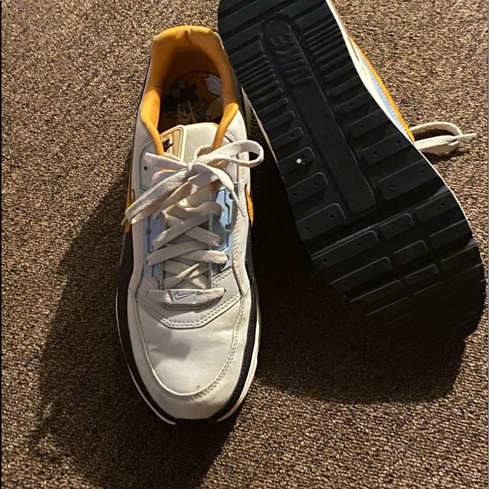 Men’s shoes sz12
